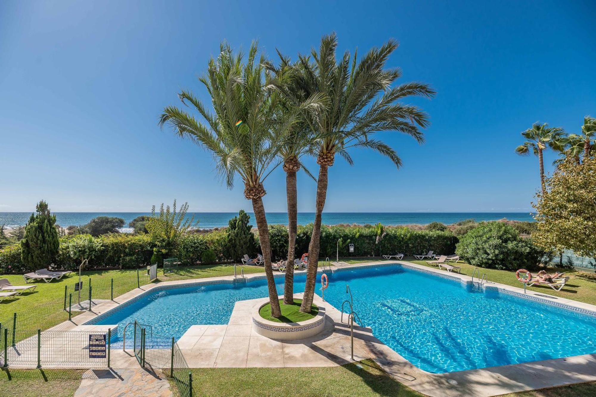 Front Line Beach Studio Apartment Marbella Exterior photo